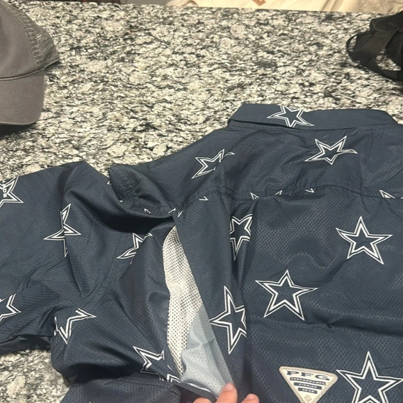 Columbia Men's Dallas Cowboys PFG Super Slack Tide Shirt - Picture 6 of 7